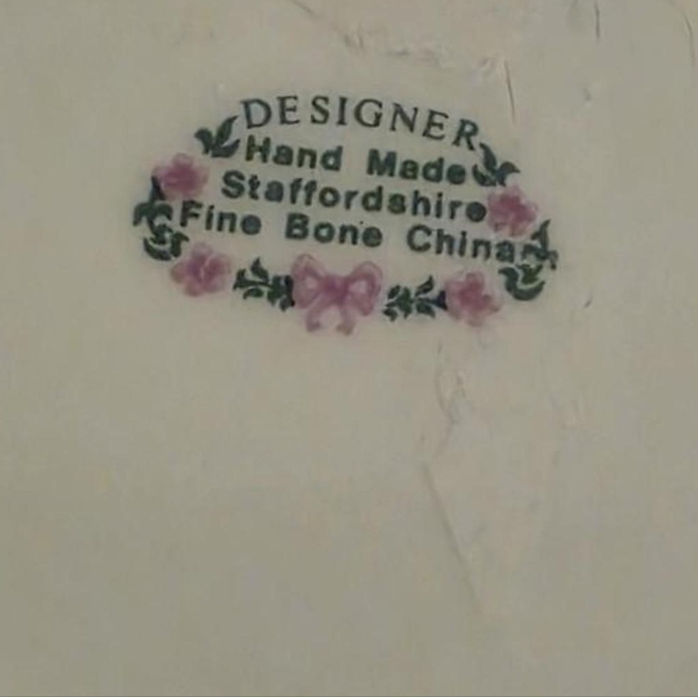 Charming Cottage Scene Decorative Box - Picture 4 of 4